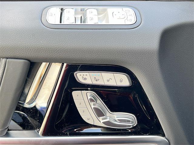 Photo of 2025 MANUFAKTUR Cardinal Red Metallic Mercedes-Benz G-Class
