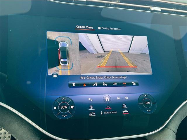 Photo of 2024 Polar White Mercedes-Benz EQS 450
