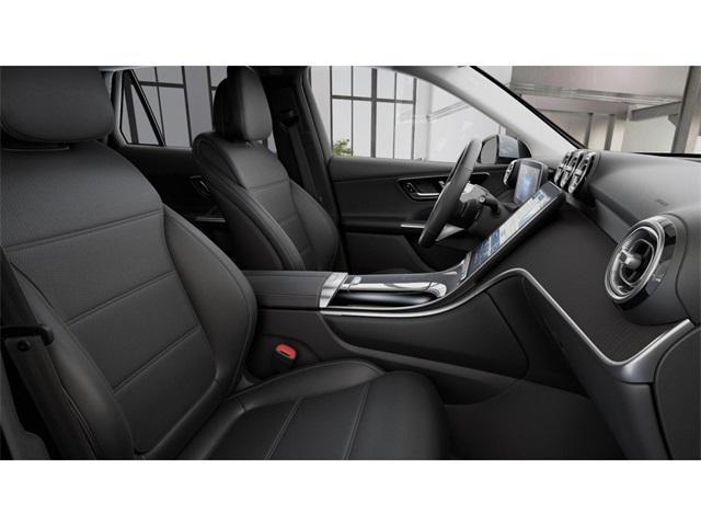 Photo of 2025 Polar White Mercedes-Benz GLC 350e