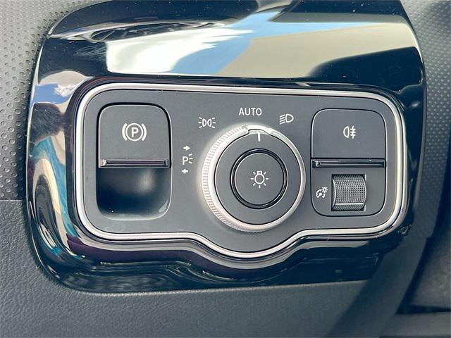 Photo of 2025 MANUFAKTUR Hyper Blue Metallic Mercedes-Benz CLA 250
