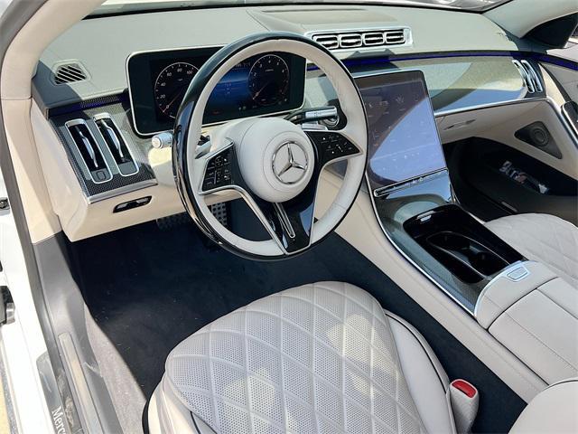 Photo of 2025 MANUFAKTUR Moonlight White Metallic Mercedes-Benz S-Class
