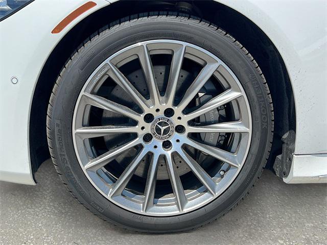 Photo of 2025 MANUFAKTUR Moonlight White Metallic Mercedes-Benz S-Class