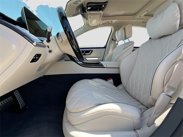 Photo of 2025 MANUFAKTUR Moonlight White Metallic Mercedes-Benz S-Class