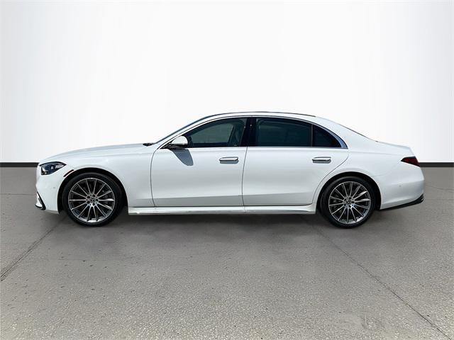 Photo of 2025 MANUFAKTUR Moonlight White Metallic Mercedes-Benz S-Class
