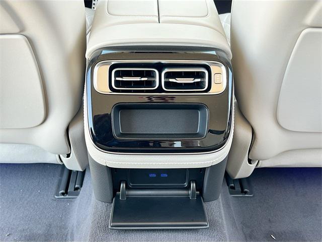 Photo of 2025 MANUFAKTUR Moonlight White Metallic Mercedes-Benz S-Class