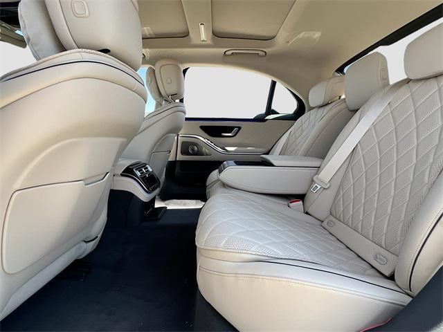Photo of 2025 MANUFAKTUR Moonlight White Metallic Mercedes-Benz S-Class
