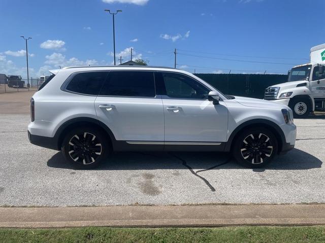 Photo of 2024 Glacial White Pearl Kia Telluride