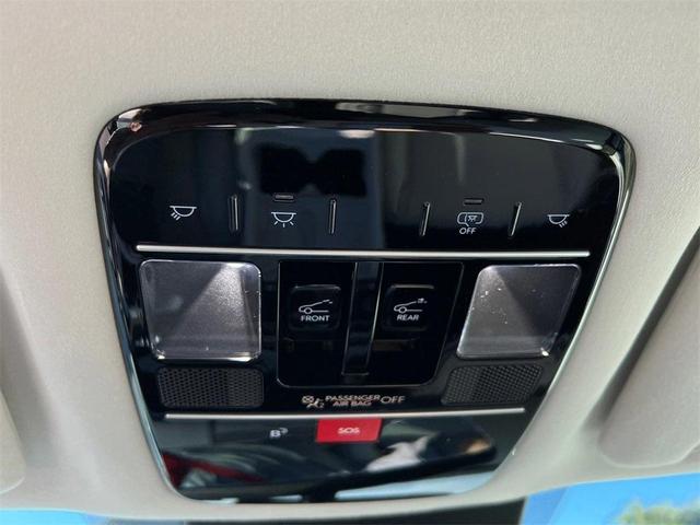 Photo of 2025 White Hyundai SANTA FE