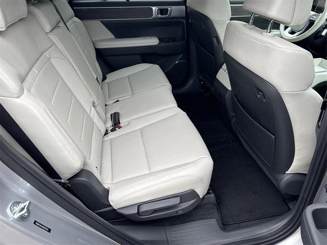 Photo of 2025 Shimmering Silver Hyundai SANTA FE HEV