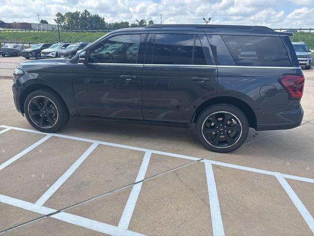 Photo of 2022 Dark Matter Metallic Ford Expedition
