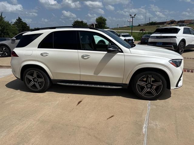 Photo of 2024 MANUFAKTUR Moonlight White Metallic Mercedes-Benz GLE 350