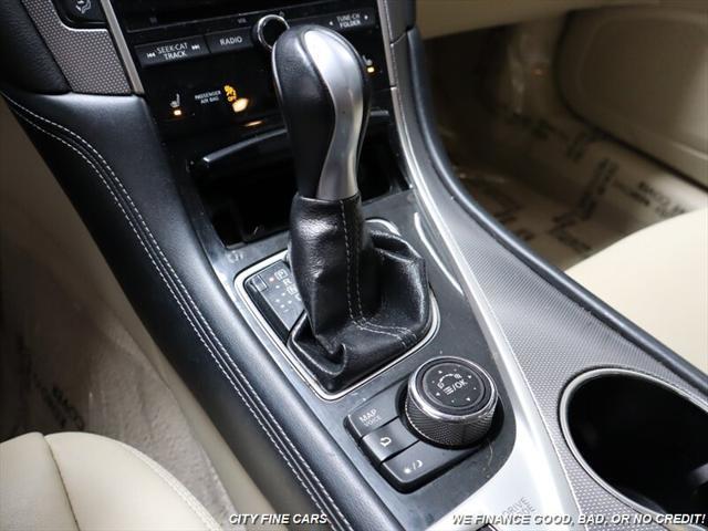 Photo of 2015 Moonlight White INFINITI Q50