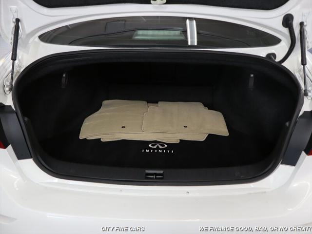 Photo of 2015 Moonlight White INFINITI Q50