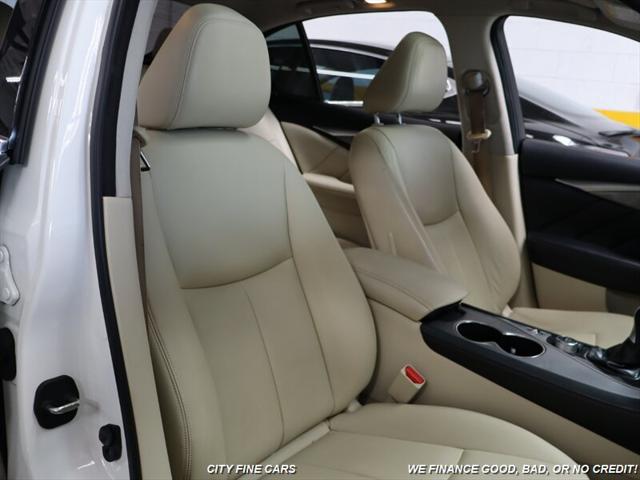 Photo of 2015 Moonlight White INFINITI Q50