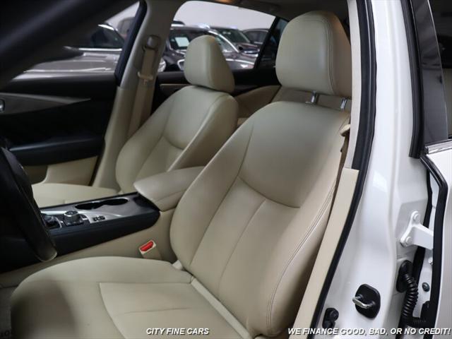 Photo of 2015 Moonlight White INFINITI Q50