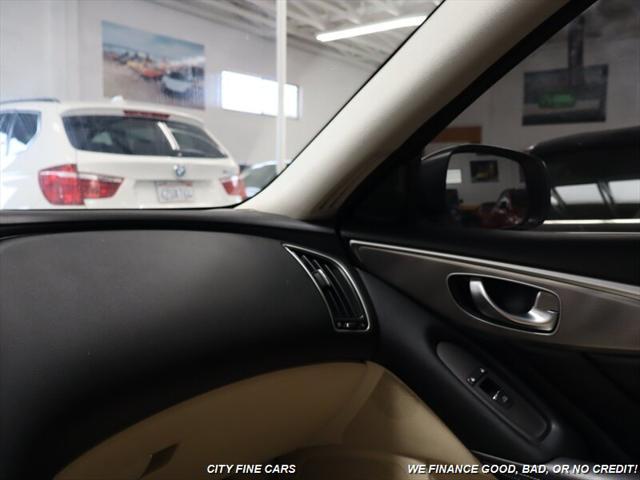 Photo of 2015 Moonlight White INFINITI Q50