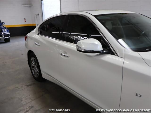 Photo of 2015 Moonlight White INFINITI Q50