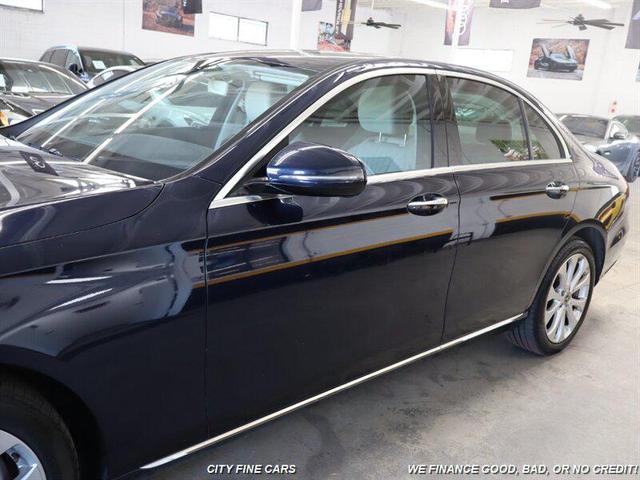 Photo of 2018 Lunar Blue Metallic Mercedes-Benz E-Class