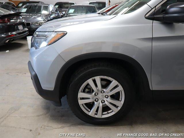 Photo of 2017 Lunar Silver Metallic Honda Ridgeline