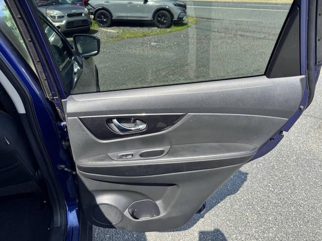 Photo of 2017 Caspian Blue Nissan Rogue