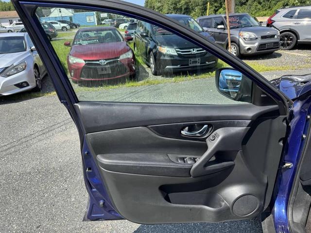 Photo of 2017 Caspian Blue Nissan Rogue
