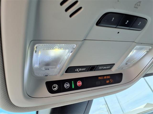 Photo of 2021 Satin Steel Metallic Chevrolet Traverse
