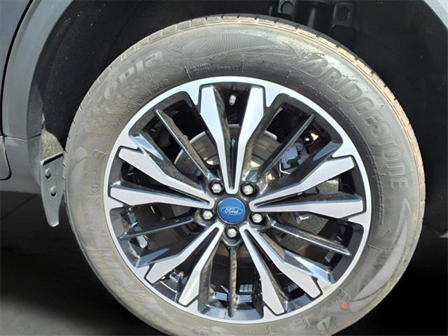 Photo of 2022 Stone Blue Metallic Ford Escape