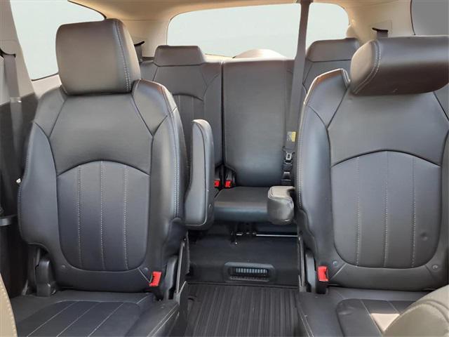 Photo of 2017 Sparkling Silver Metallic Buick Enclave