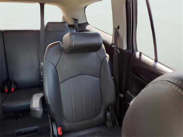 Photo of 2017 Sparkling Silver Metallic Buick Enclave