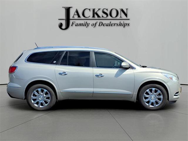 Photo of 2017 Sparkling Silver Metallic Buick Enclave