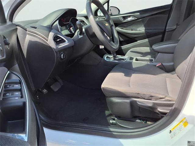 Photo of 2018 Summit White Chevrolet Cruze