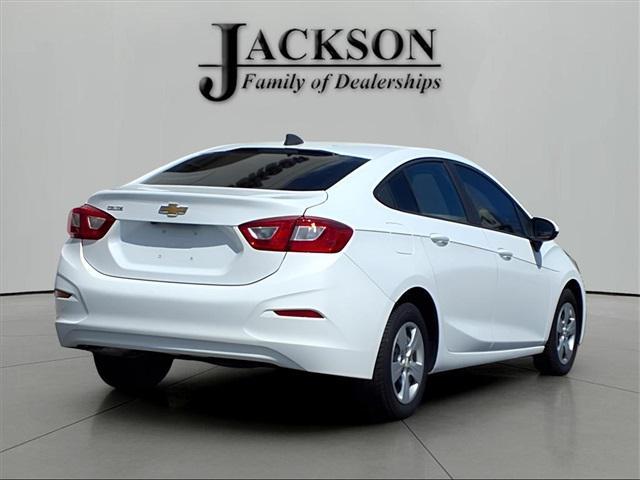 Photo of 2018 Summit White Chevrolet Cruze