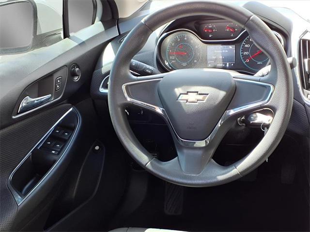 Photo of 2018 Summit White Chevrolet Cruze