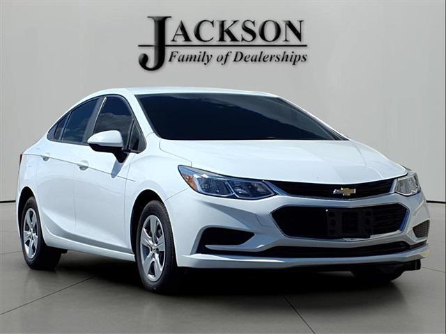 Photo of 2018 Summit White Chevrolet Cruze