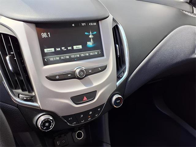 Photo of 2018 Summit White Chevrolet Cruze
