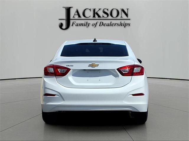 Photo of 2018 Summit White Chevrolet Cruze