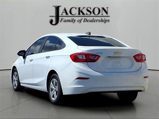 Photo of 2018 Summit White Chevrolet Cruze