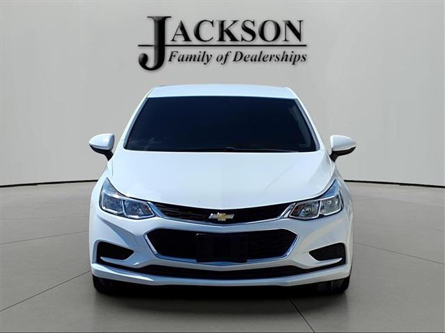 Photo of 2018 Summit White Chevrolet Cruze