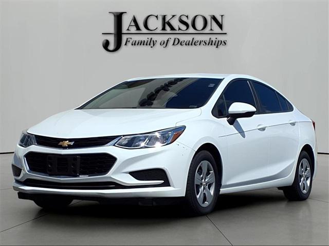 Photo of 2018 Summit White Chevrolet Cruze