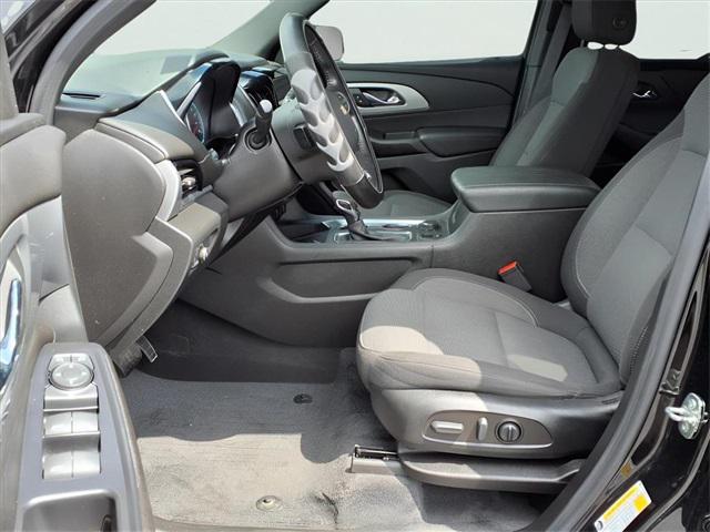 Photo of 2022 Mosaic Black Metallic Chevrolet Traverse