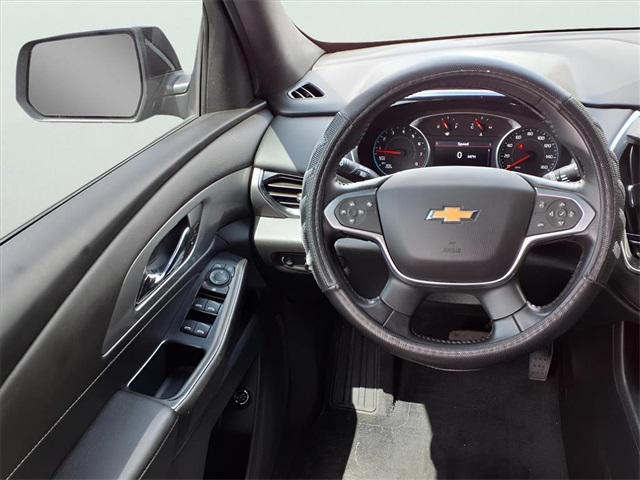 Photo of 2022 Mosaic Black Metallic Chevrolet Traverse