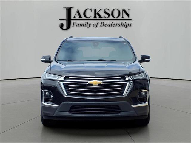 Photo of 2022 Mosaic Black Metallic Chevrolet Traverse