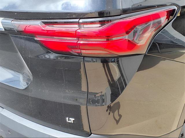 Photo of 2022 Mosaic Black Metallic Chevrolet Traverse