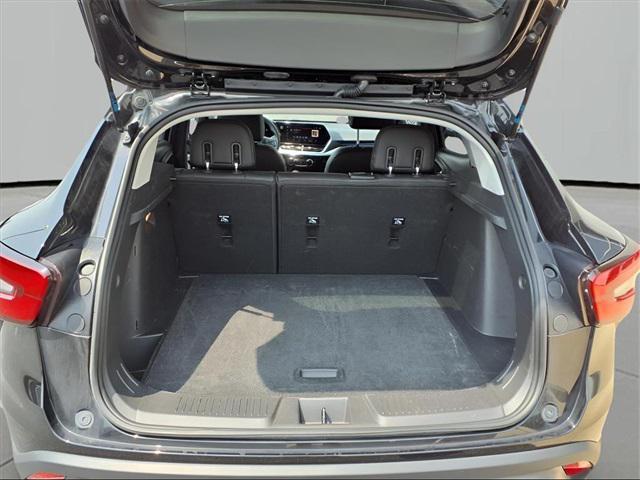 Photo of 2024 Mosaic Black Metallic Chevrolet Trax