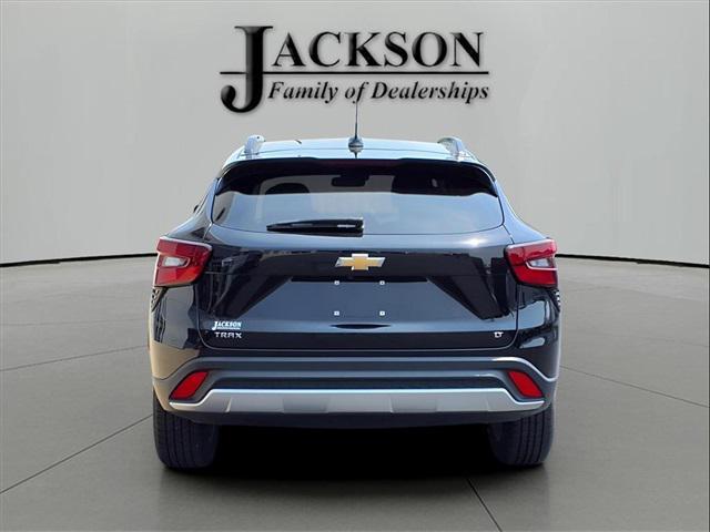 Photo of 2024 Mosaic Black Metallic Chevrolet Trax