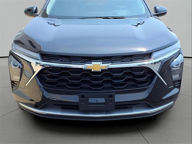 Photo of 2024 Mosaic Black Metallic Chevrolet Trax