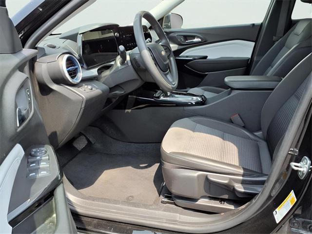 Photo of 2024 Mosaic Black Metallic Chevrolet Trax