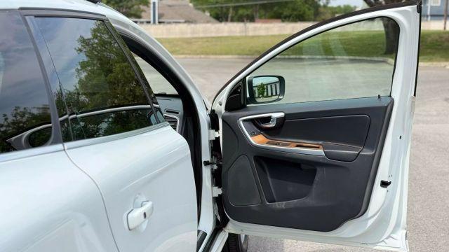 Photo of 2016 White Volvo XC60