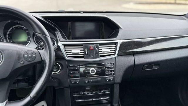 Photo of 2010 Silver Mercedes-Benz E-Class