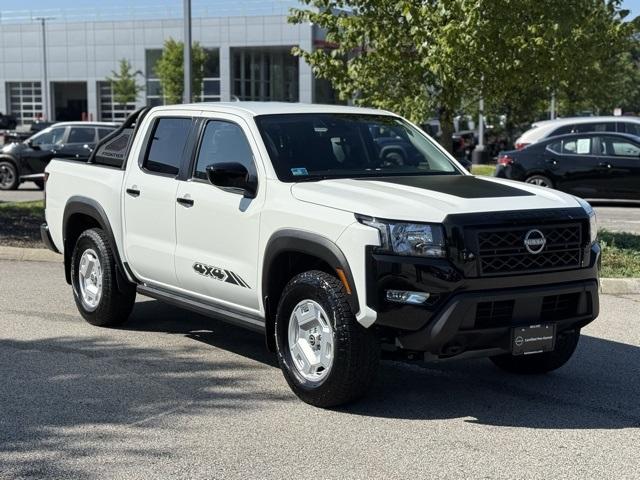 Photo of 2024 Glacier White Nissan Frontier